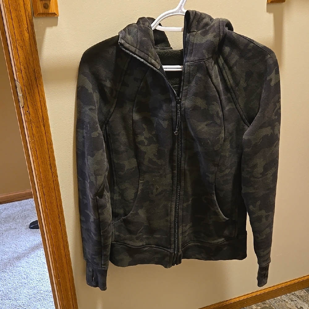 Women's LULULEMON Camouflage Zip-Up Jacket
